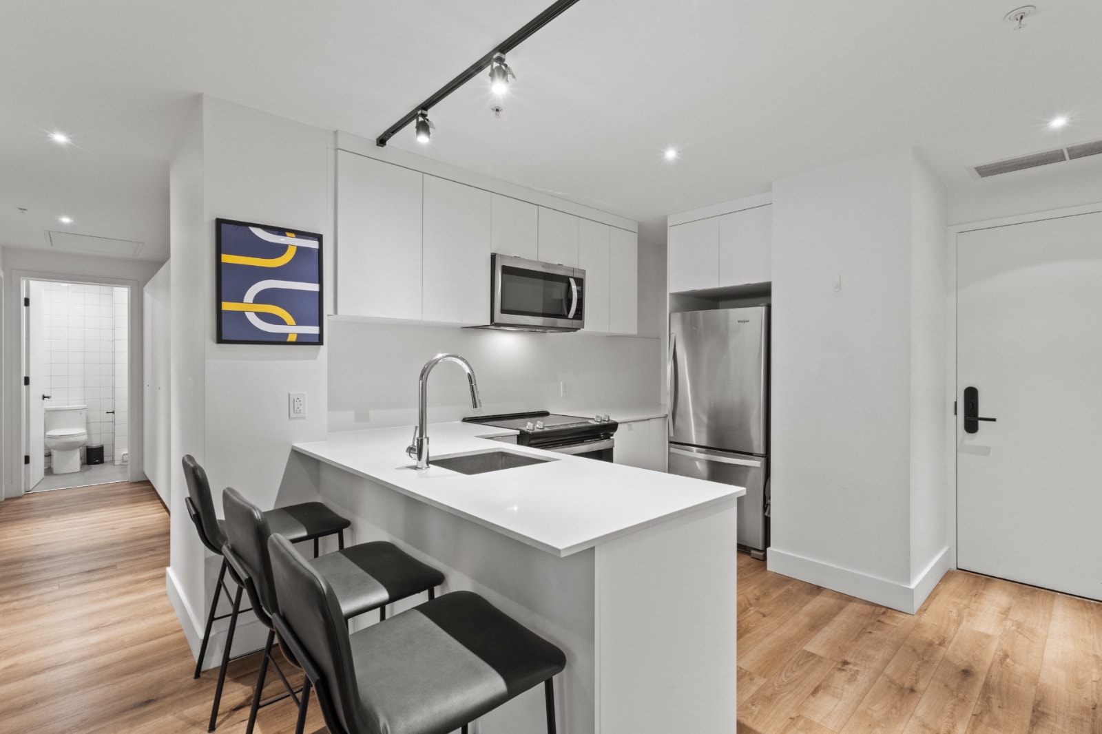 STUDENT + YOUNG PROFESSIONALS HOUSING — photo 2