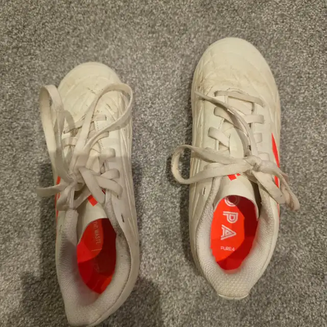 Soccer shoes for kids in Health & Special Needs in Oshawa / Durham Region - Image 7
