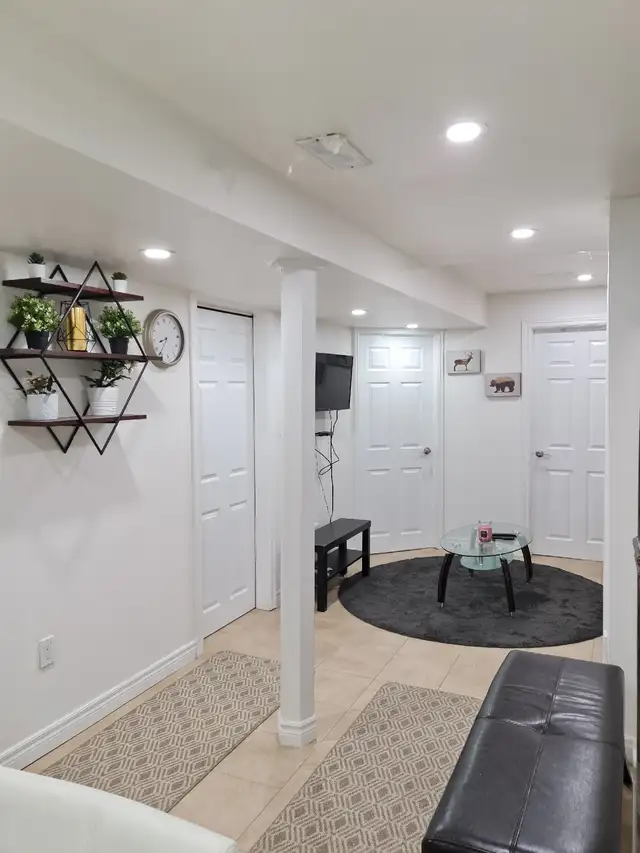 Rent Basement room for female - Mississauga in Room Rentals & Roommates in Mississauga / Peel Region - Image 3