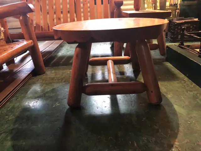 Canapé sofa+ table de salon en bois rond rustique in Chairs & Recliners in City of Montréal - Image 4