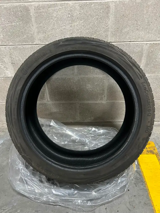 LIKE NEW!  245/40 R20 High Perform Summer Tires in Tires & Rims in Dartmouth - Image 4
