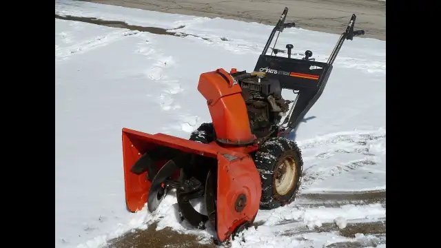 Noma performance 24" - 8hp snow-blower , a1 condition in Power Tools in City of Montréal - Image 10