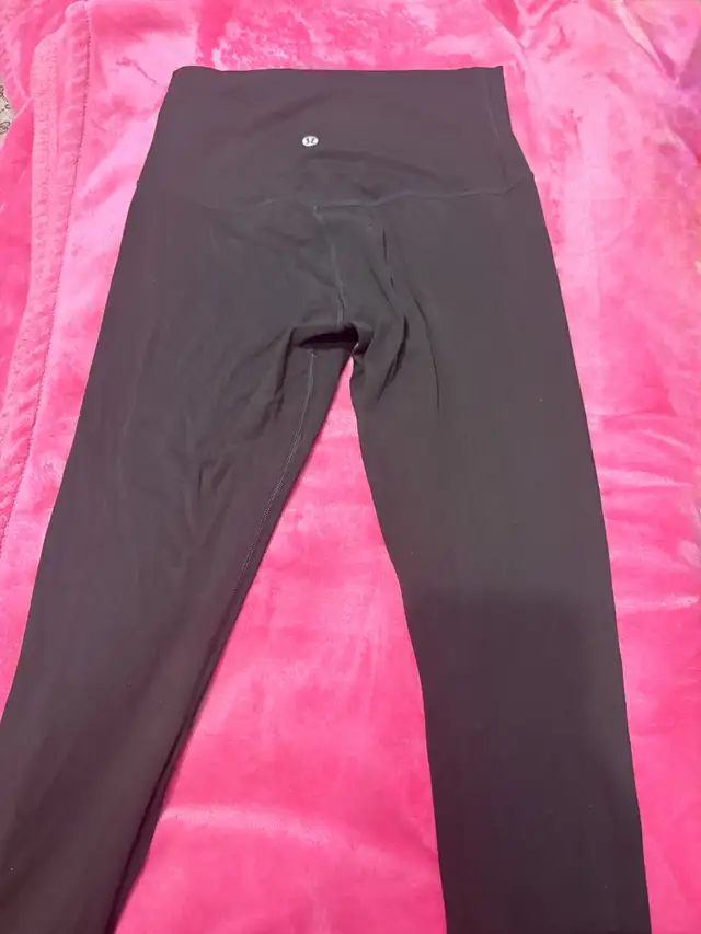 Lululemon Align Leggings Size 6 in Women's - Bottoms in City of Toronto - Image 2