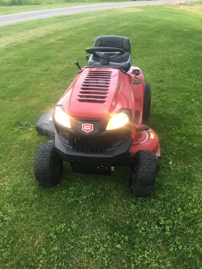 Runs great just serviced Like new 42” cut 17.5hp