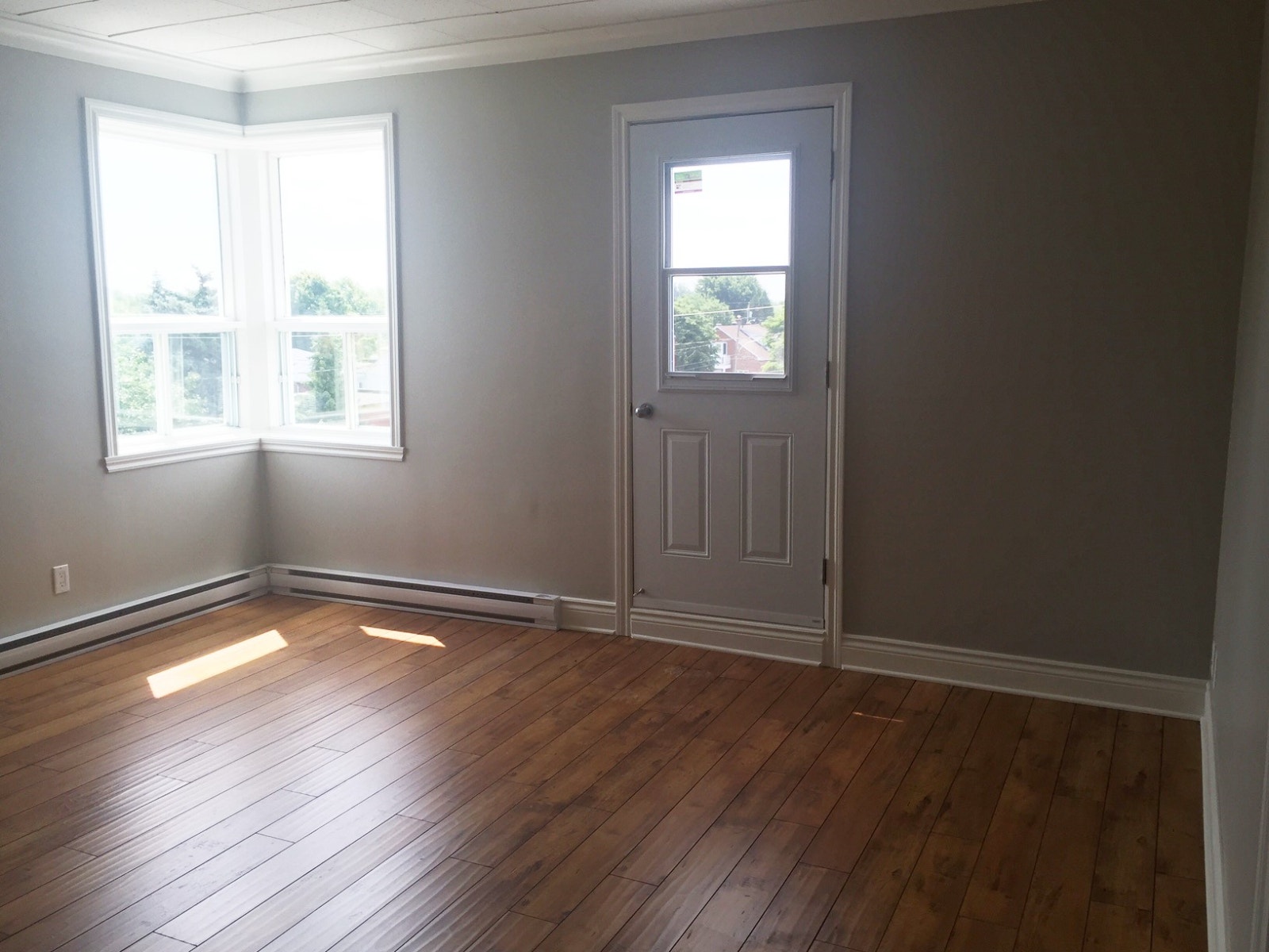 ** 1er AOUT - 4 1/2 (Coll. Mil et Vieux St-Jean) 169 Gouin ** — photo 2