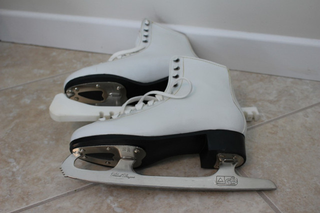 Women's Leather Figure Skates in Skates & Blades in London - Image 4