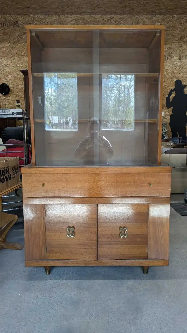 Mid-Century Modern Walnut Bowfront Hutch in Hutches & Display Cabinets in Peterborough - Image 3
