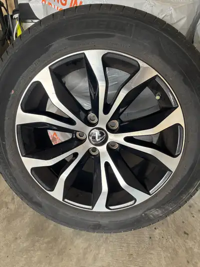 Lexus NX wheels bolt pattern is 5x114.3mm. 7.5Jx18 These are a set of OEM Lexus NX F-Sport rims from...