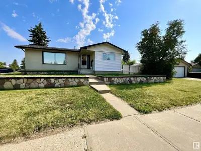 3 Bed 2 Bath Main Floor with Half Garage near Londonderry Mall