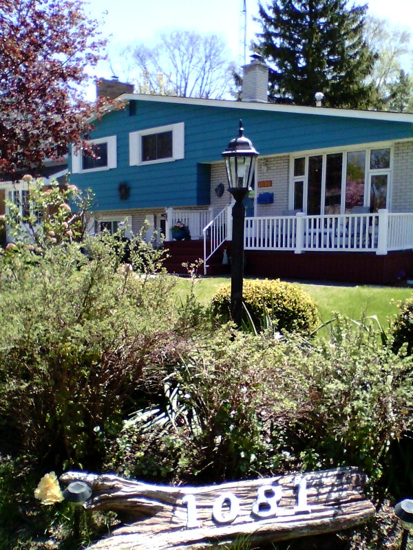 VERY LARGE CLEAN QUIET ROOM NORTHEND FOR RENT Room Rentals