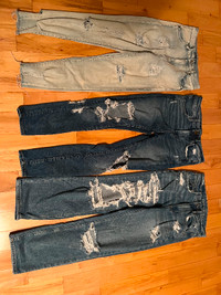 Womens AE or Bluenotes jeans sizes 2   20$ each