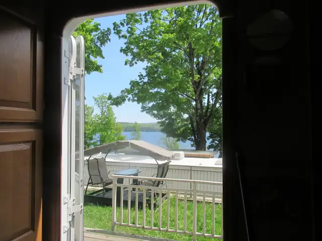 TERRAIN LAC MEMPHRÉMAGOG, TRAILER AND MARINA62863758974338121