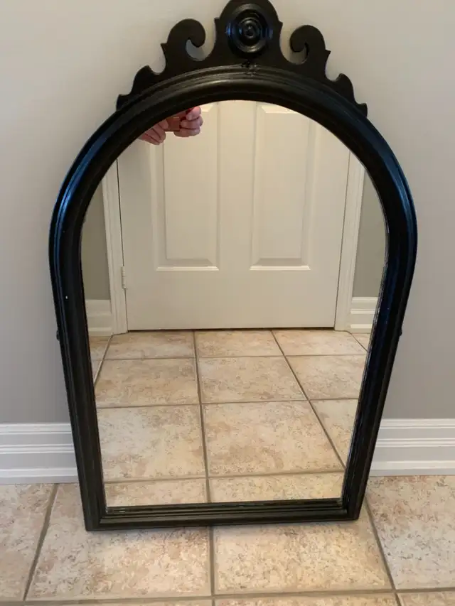 Antique Decorative Wall Mirror in Home Décor & Accents in Hamilton - Image 5