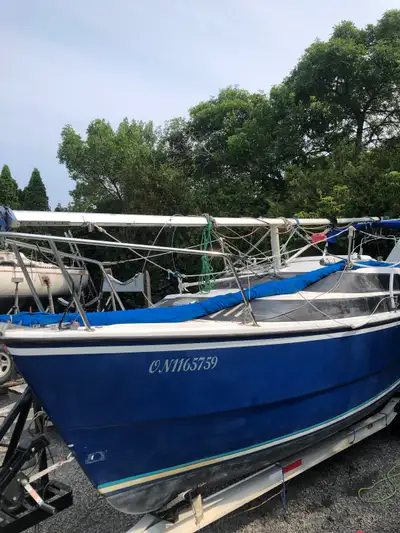 2008 MacGregor 26M, fully loaded with all Manufacturer, Dealer and Owner Options. Dark Blue Haul, 3...