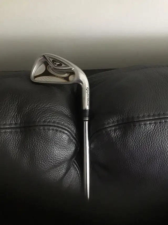 Taylormade R7 3 iron (right handed) in Golf in Brantford - Image 4