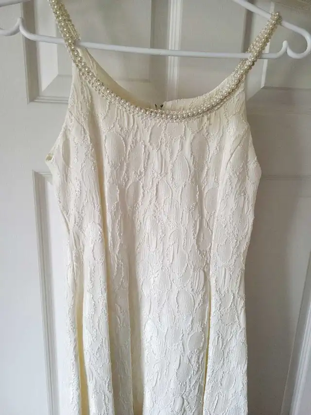 Girls Cream White Sleeveless Dress Bolero Jacket Pearls Size 14 in Kids & Youth in City of Toronto - Image 4
