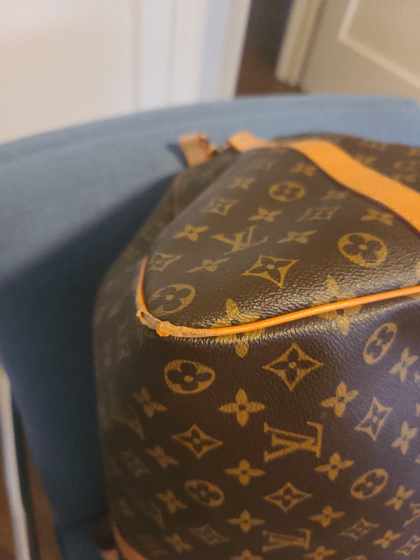 Vintage Louis Vuitton Keepall 60 Bandouliere Duffle Bag in Women's - Bags & Wallets in City of Toronto - Image 3