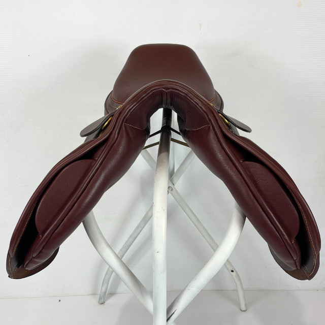 New 17 1/2" HDR Advantage Close Contact Saddle in Equestrian & Livestock Accessories in Kamloops - Image 3