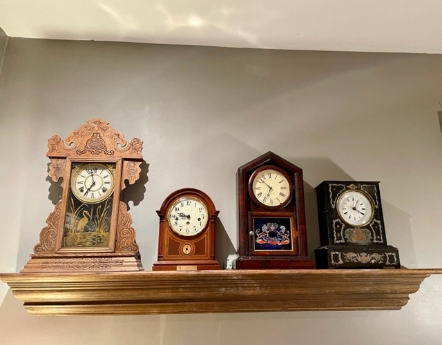 4 antique vintage clocks with keys. 40 each. Arts & Collectibles