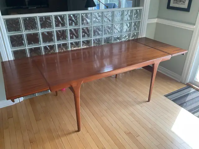 Mid-century Modern Teak Dining Room Table for Sale in Dining Tables & Sets in Ottawa - Image 2