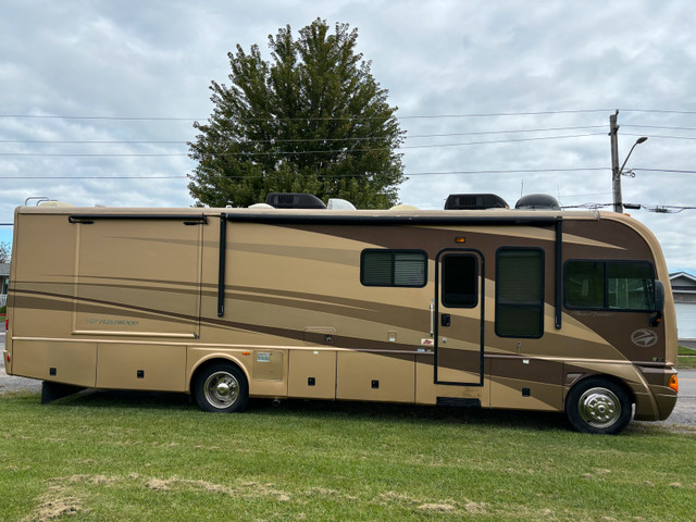 Fleetwood, Pace Arrow 36D Motor Home W24 Chassis Chevy 8.1 L in RVs & Motorhomes in Belleville - Image 3