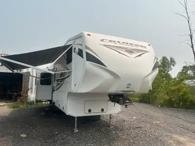 2011 38 ft fifth wheel. Ready for your summer vacation. Theee slide outs power awning pass through b...