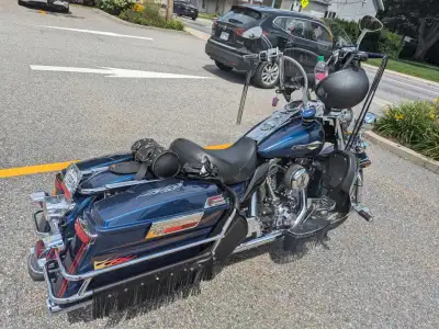 Road King(police) très propre, évaluée à $14,000. disponible par évaluateur professionnel, beaucoup...