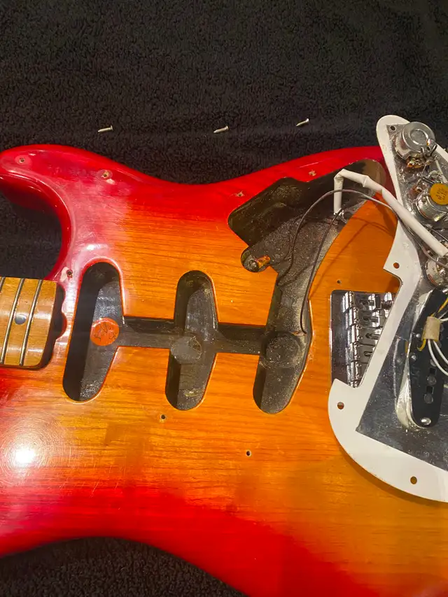 Fender 1982 Stratocaster hardtail electric guitar $3500 in Guitars in Kitchener / Waterloo - Image 11
