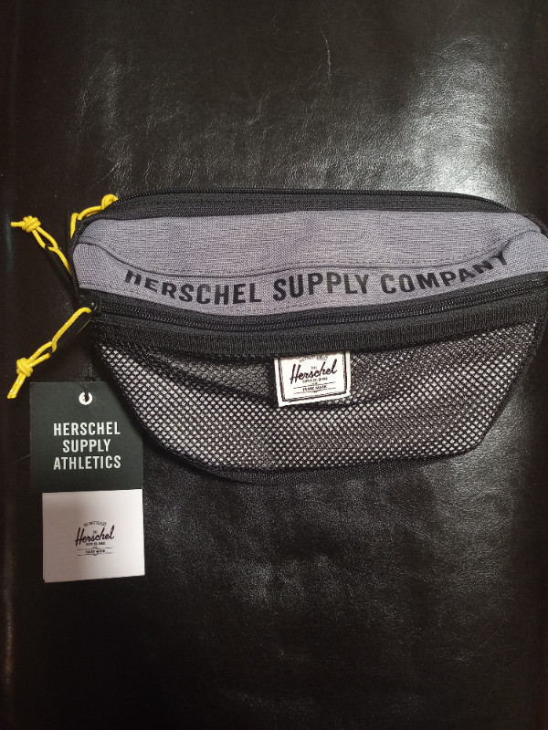 HERSCHEL SUPPLY SLING BAG (NEW) in Other in City of Toronto - Image 3