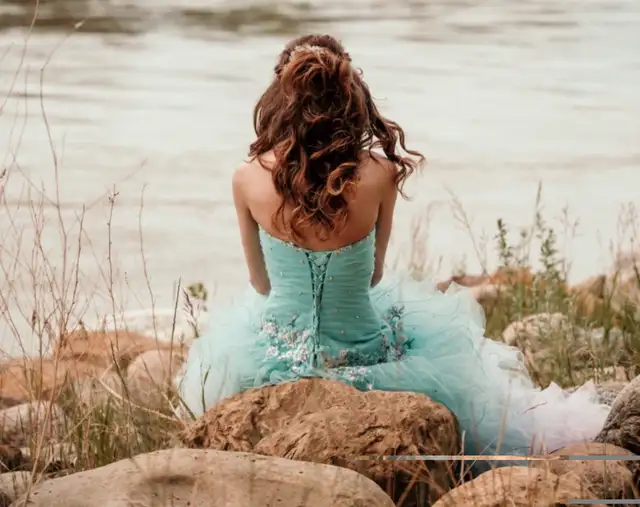 Ombré grad dress with leg slit in Women's - Dresses & Skirts in Medicine Hat - Image 9