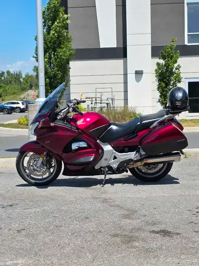 This bike is in absolutely amazing condition. She's just broken in at 64k. A sport touring legend th...