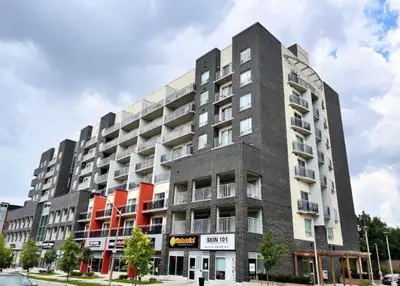 Live in the heart of Waterloo in this modern furnished penthouse studio, just a short walk to the Un...