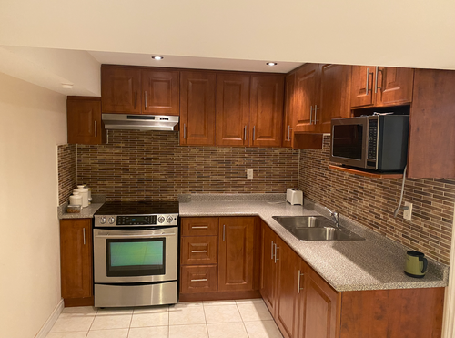 Private room available for rent in a quiet and well-maintained home near Scott & Derry. The space in...