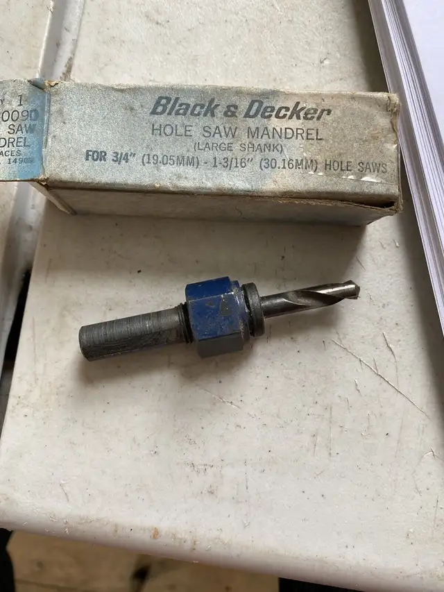 B&D 40090 hole saw mandrel et 1 pouce hole saw in Hand Tools in Saint-Jean-sur-Richelieu - Image 3