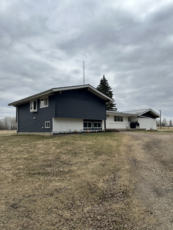 BEAUTIFUL BARRHEAD ACREAGE FOR SALE in Houses for Sale in Edmonton - Image 2