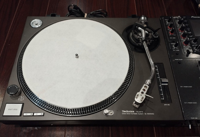 Technics SL-1200 Turntables and Pioneer DJM-909 Mixer in Other in Mississauga / Peel Region - Image 4