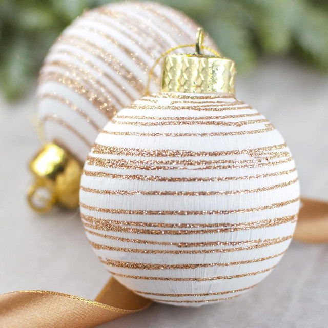 9 Pcs Silk Christmas Balls Satin Tree Hanging Ornaments  (White) in Other in City of Toronto - Image 3