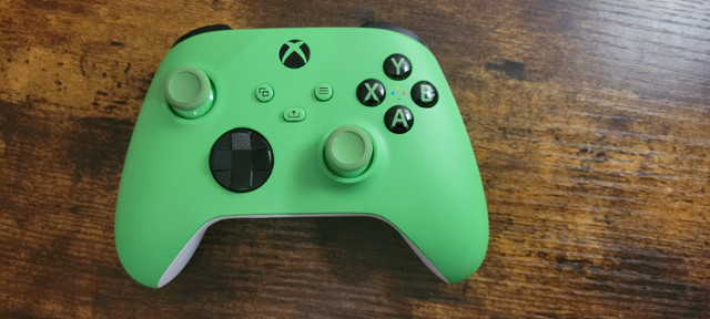 Microsoft Wireless Controller for Xbox One/Series X/S - Green in XBOX One in North Bay