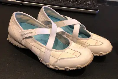 Girls White SKECHERS Runners - Sz 6, View more
