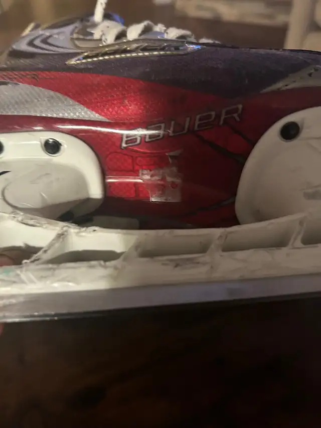 Bauer Vapor hockey skates size 8.5d in Hockey in Guelph - Image 3