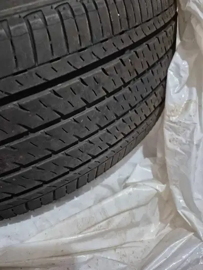 205 55R17 all season Firestone tires.used for 8months just like new.300 ONO