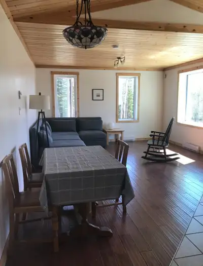 Sunny 1-Bedroom Garden Suite – Country Residential Sunny 1,000 sq. ft. one-bedroom, one-bathroom gar...