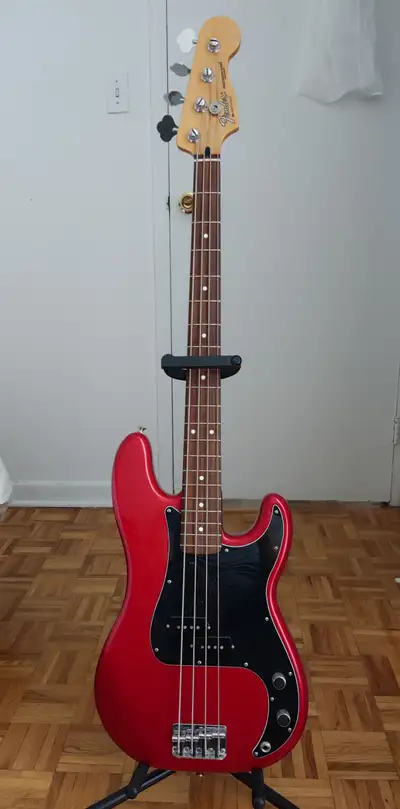 Fender Precision Bass 60e Anniversaire MIM + gig bag, View more