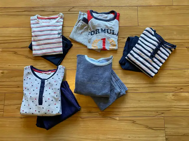 Lot vêtements 8 ans (plutôt garçon) in Kids & Youth in City of Montréal - Image 3