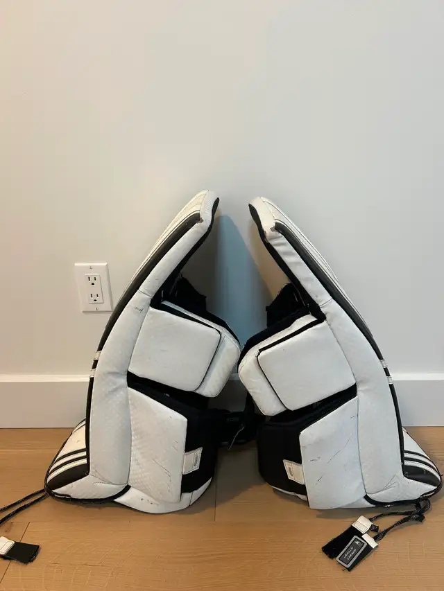 Brian’s Optik X3 Goalie Set (Black/White) in Hockey in Ottawa - Image 8