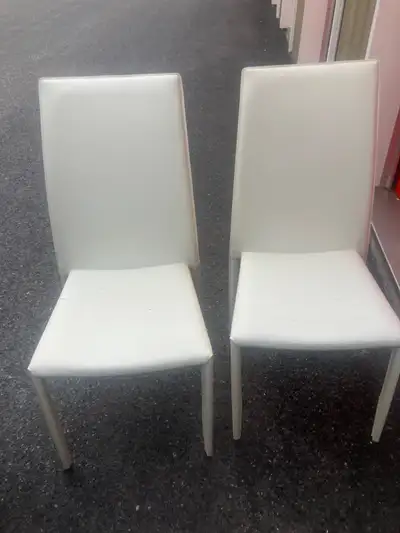 Chaises 2, View more