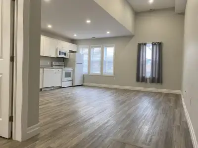 Spacious 2 bedroom apartment located in upscale neighbourhood