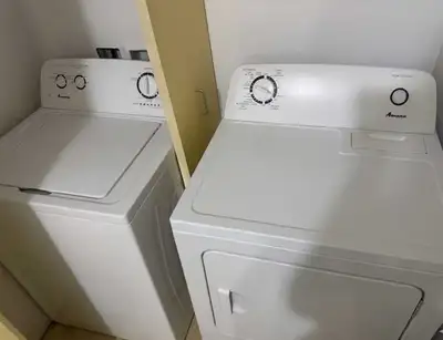 Je vends un ensemble laveuse-sécheuse Amana blanc en bon état de fonctionnement. Cet ensemble compre...
