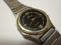 WATCH QUARTZ BLACK FACE GOLD AND SILVER TONE VINTAGE WORKING