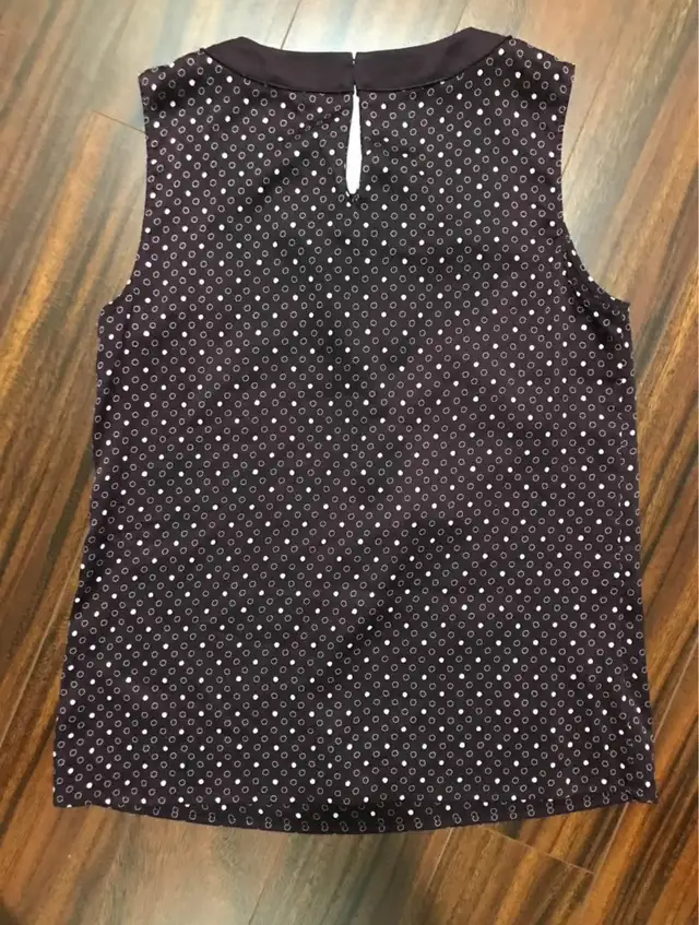 Ann Taylor women’s small sleeveless blouse, maroon bow detail in Women's - Tops & Outerwear in Oshawa / Durham Region - Image 6